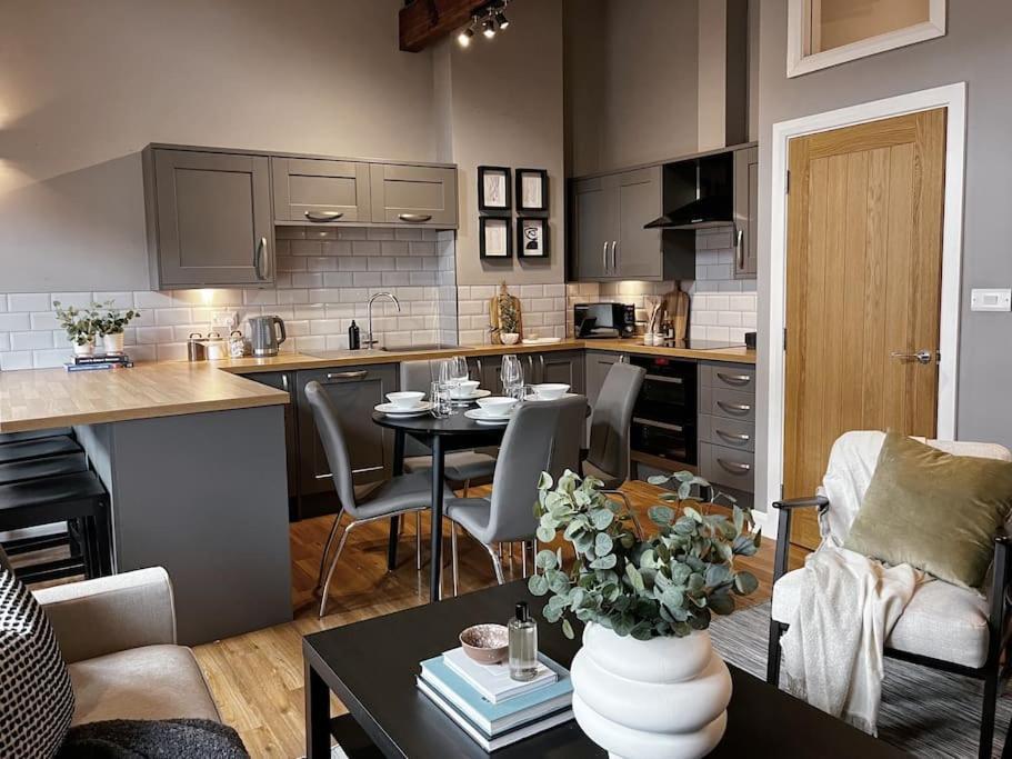 Cosy 2 Bedroom Apartment Todmorden Extérieur photo
